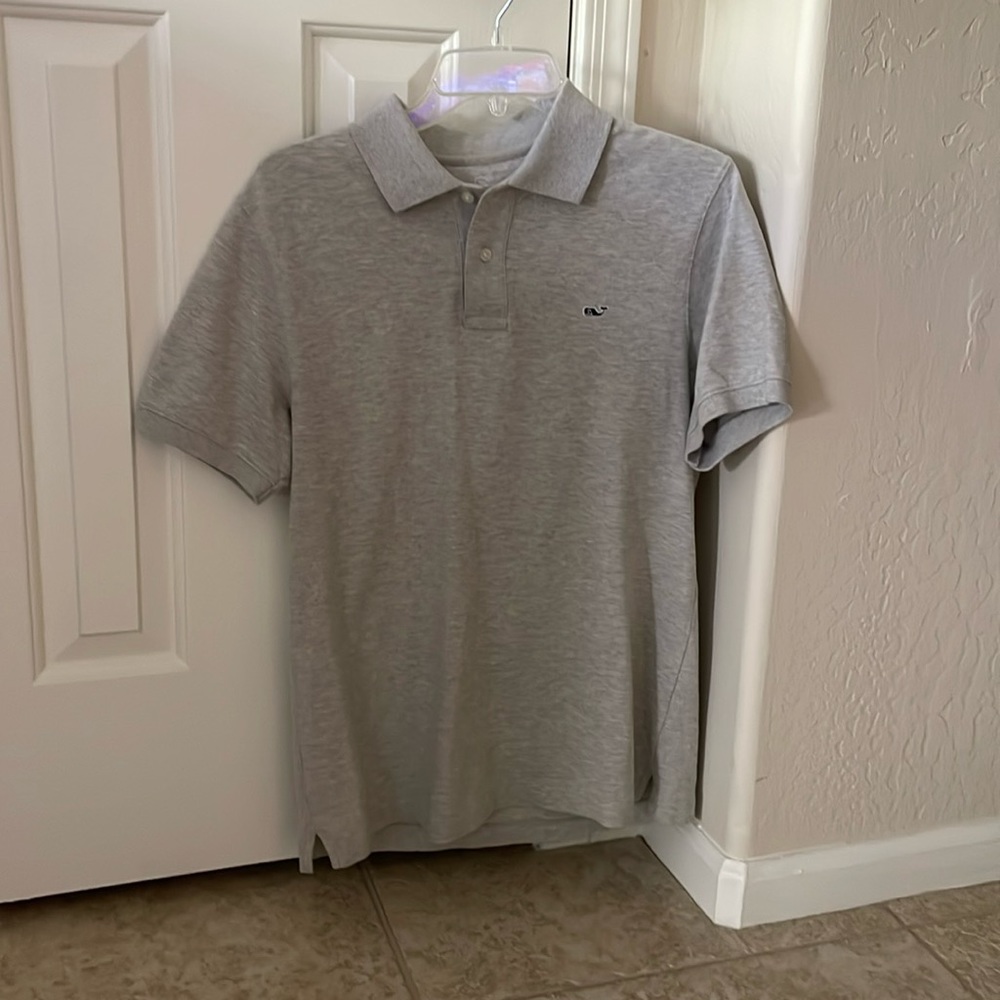 Vineyard Vines small slim fit. Medium heather gray